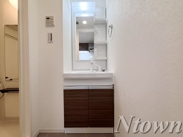 洗面設備　使いやすい独立洗面台です