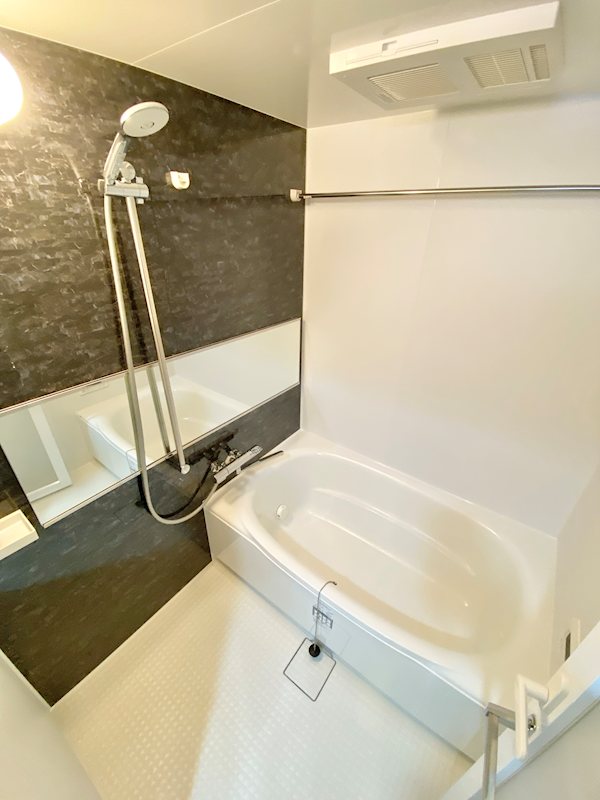 バス・シャワールーム　浴室乾燥機、追い炊き機能付