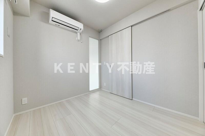 その他部屋・スペース　開放的な寝室です