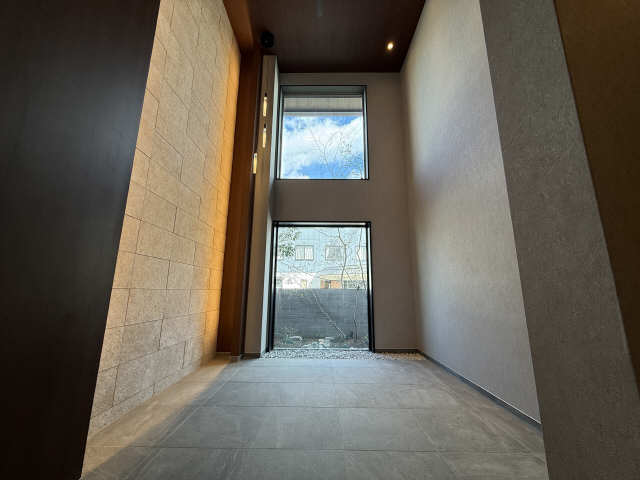 ロビー　吹き抜けで解放感のある高級感溢れるロビー