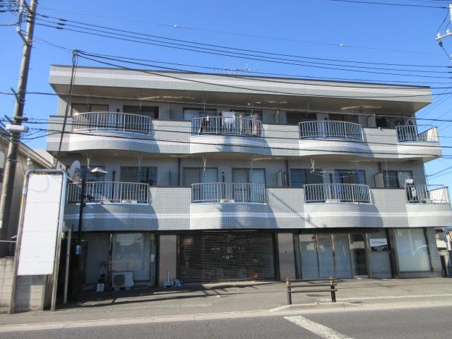 建物外観　3階建て鉄骨造