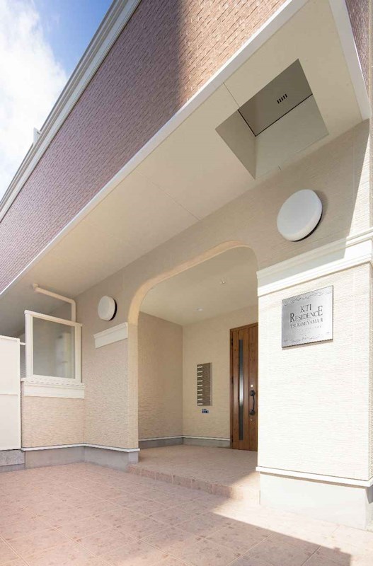 エントランス　落ち着いたエントランスです