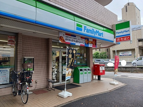 コンビニ　ファミリーマート（コンビニ）まで500m