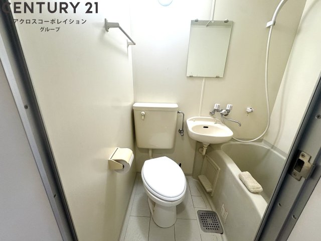 トイレ　浴室内にトイレがあります♪