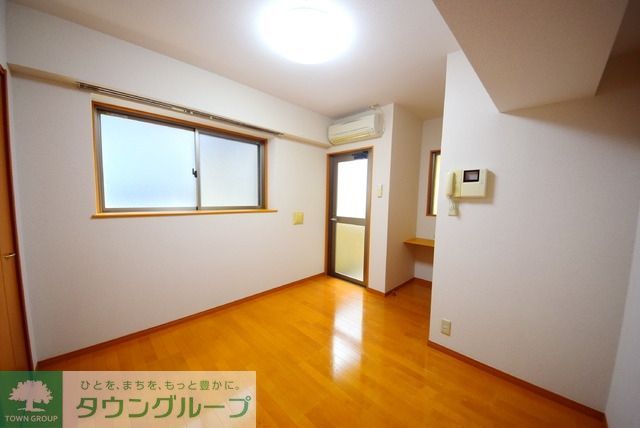 居室・リビング　★★窓が大きく明るい室内★★