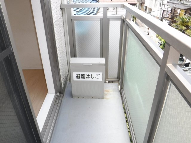 バルコニー　他のお部屋の参考写真となります。