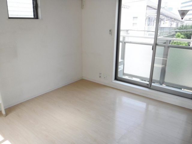 居室・リビング　独立洗面化粧台・浴室乾燥機・温水洗浄便座・２口システムキッチ