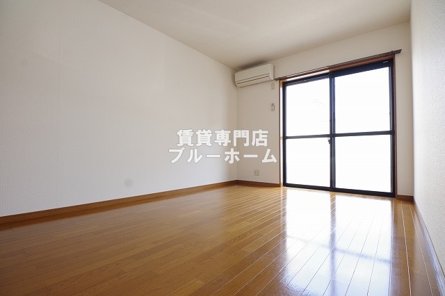 居室・リビング　日当たり良好な洋室！