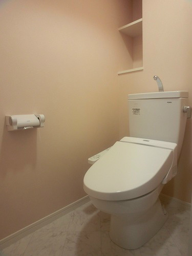 トイレ　室内イメージ写真。