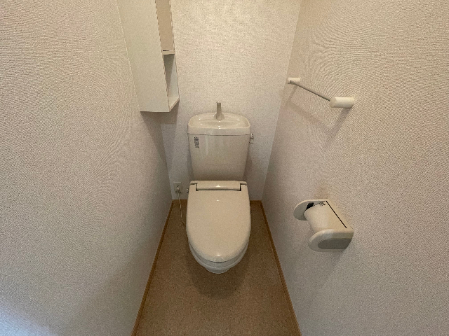 トイレ　ウォームレット付き