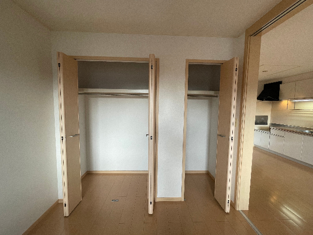 収納　パイプハンガー付きクローゼット