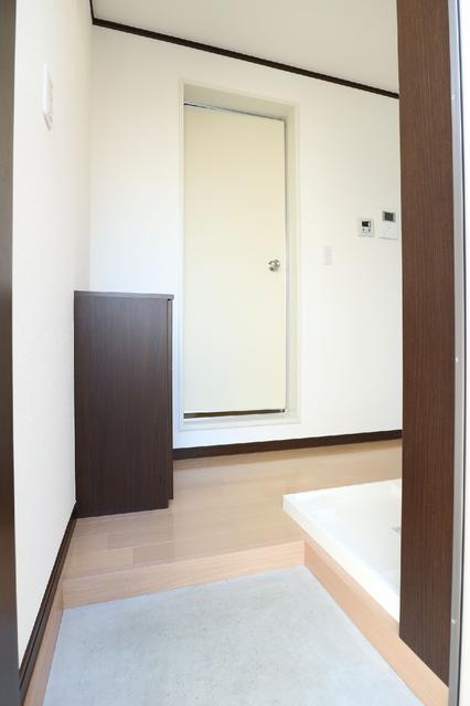 玄関　玄関　※同物件・同仕様画像