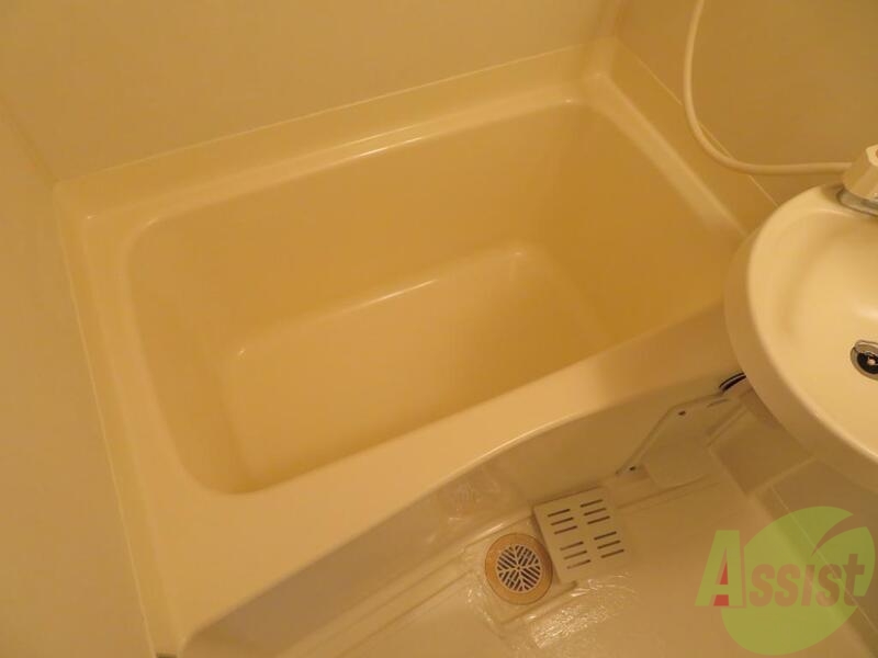 バス・シャワールーム　お風呂です。ここで一日の疲れを癒してください。