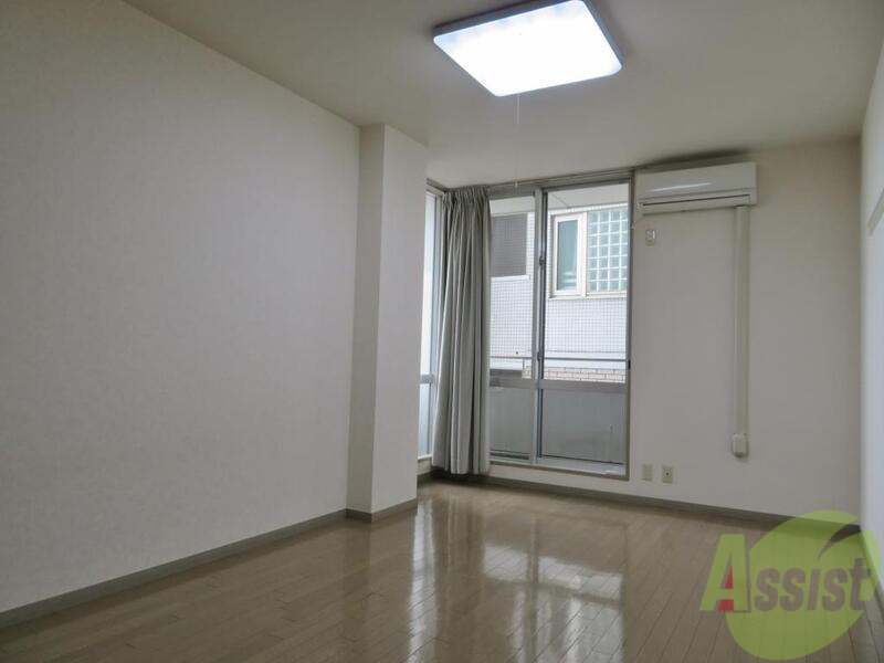 居室・リビング　陽が入ってくるのでポカポカで気持ち良いですよ。