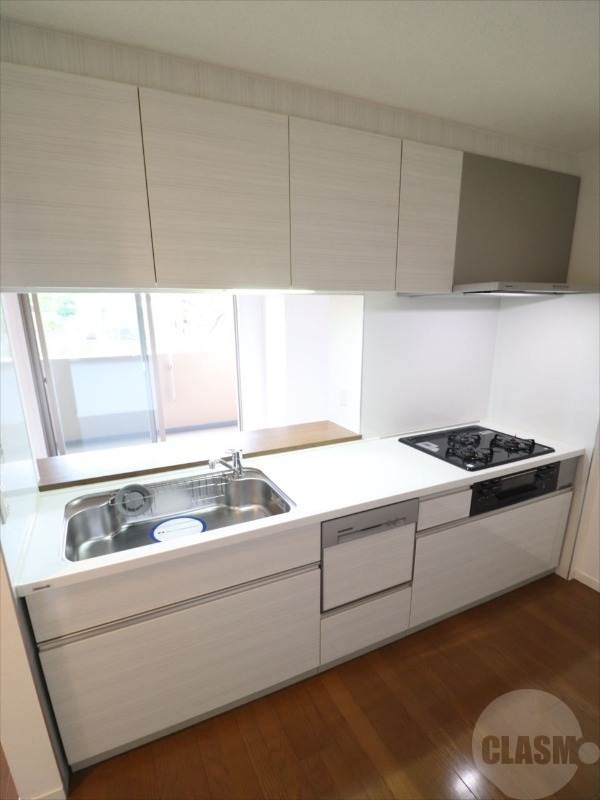 キッチン　食洗機付きの広々システムキッチン