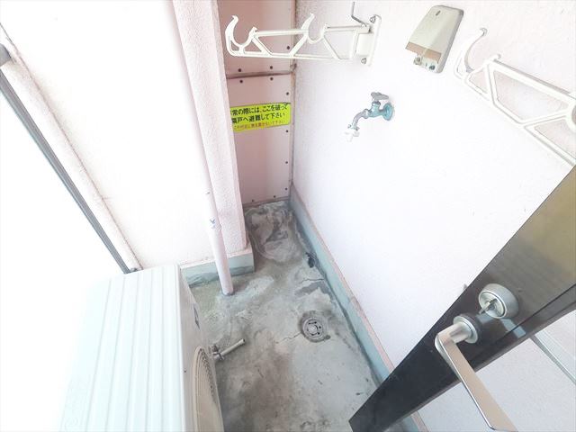 バルコニー　洗濯機置き場