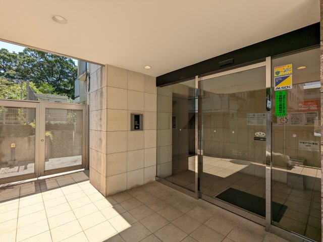 エントランス　建物の内部です