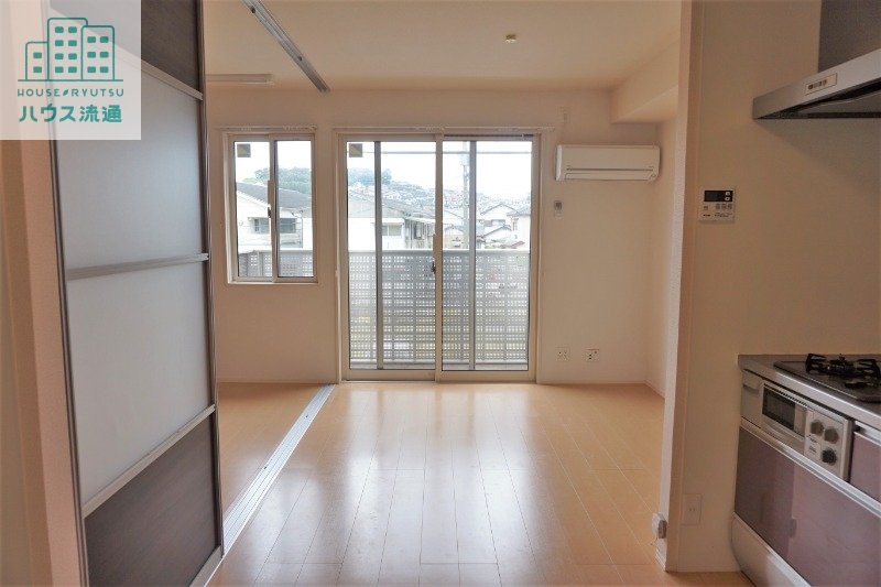 居室・リビング　※同タイプ別号室のお写真です