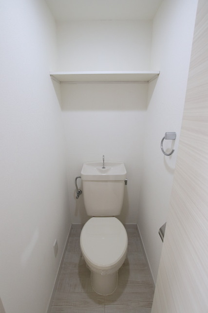 トイレ　【※他号室参考写真】バストイレ別です◎