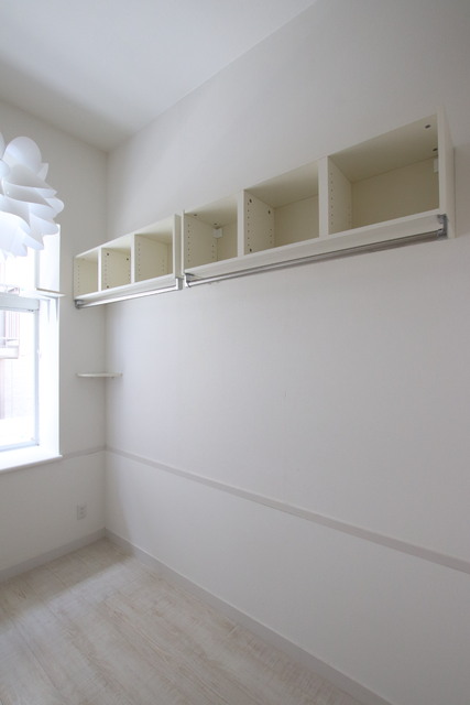 居室・リビング　【※他号室参考写真】キャットウォーク付き５帖の洋室