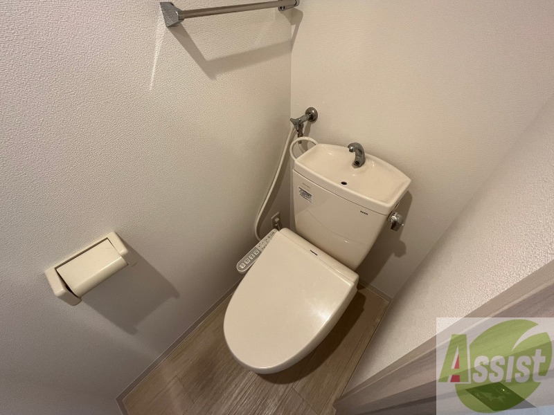 トイレ　シャワートイレになっているので快適です！