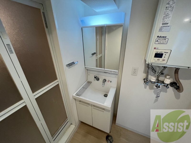 洗面設備　お洒落な独立洗面化粧台になっておりました！