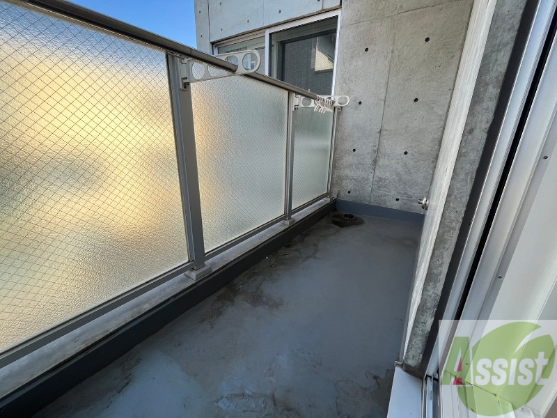 バルコニー　嬉しい南向きバルコニーのお部屋です！明るいですね。