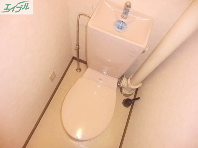 トイレ　同物件、別部屋の写真です