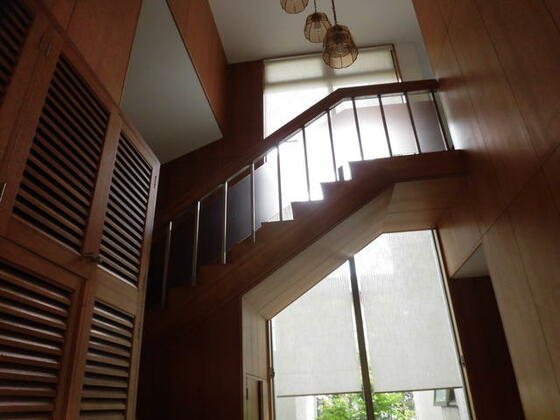 玄関　吹き抜け
