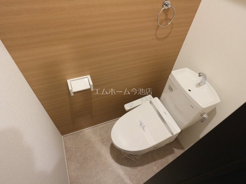 トイレ　温水洗浄暖房便座付トイレ