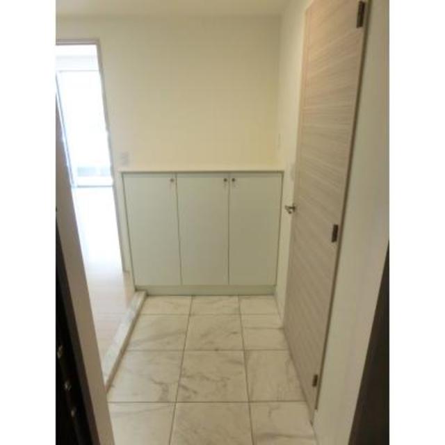 玄関　※写真は同タイプ住戸です。