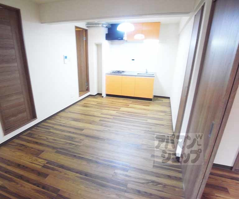 居室・リビング　リビング１１帖ございます。