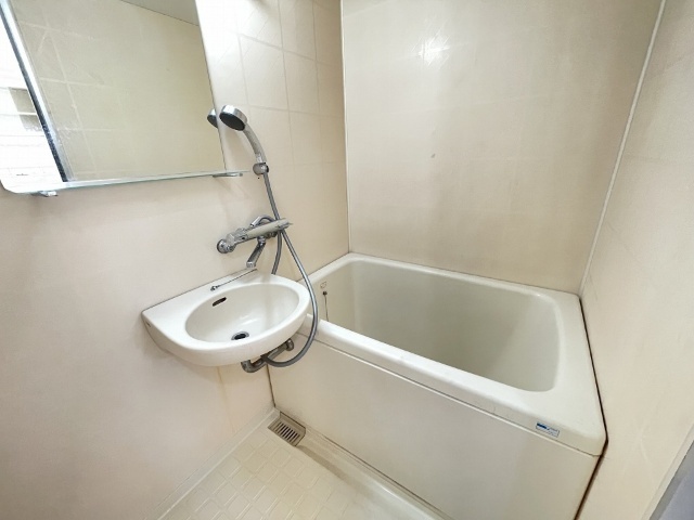 バス・シャワールーム　１０７