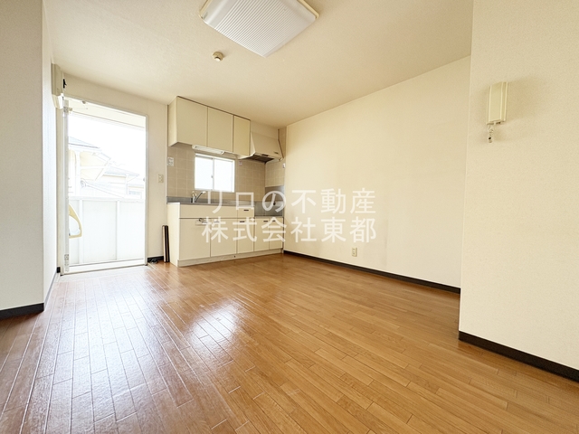 居室・リビング　ダイニングテーブルを置いたり自由にレイアウトできます☆