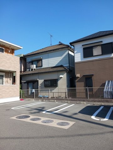 駐車場　駐車場があるので、車を買う予定の方も安心です