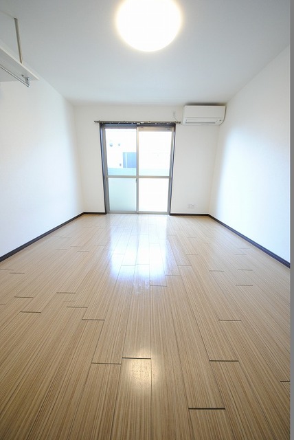 居室・リビング　写真は３０５号室