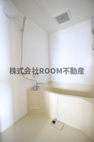 バス・シャワールーム　コンパクトで使いやすいお風呂です