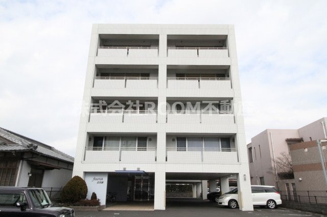 建物外観　落ち着いた雰囲気の外観です