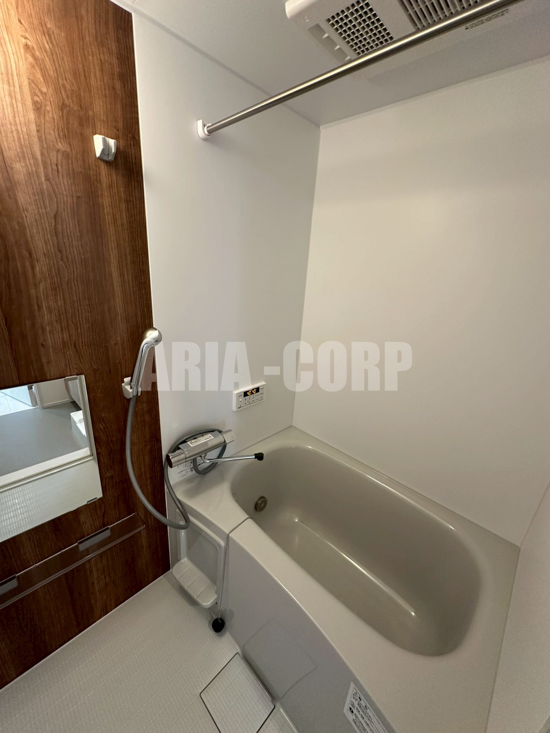 バス・シャワールーム　追焚き機能、浴室乾燥付！