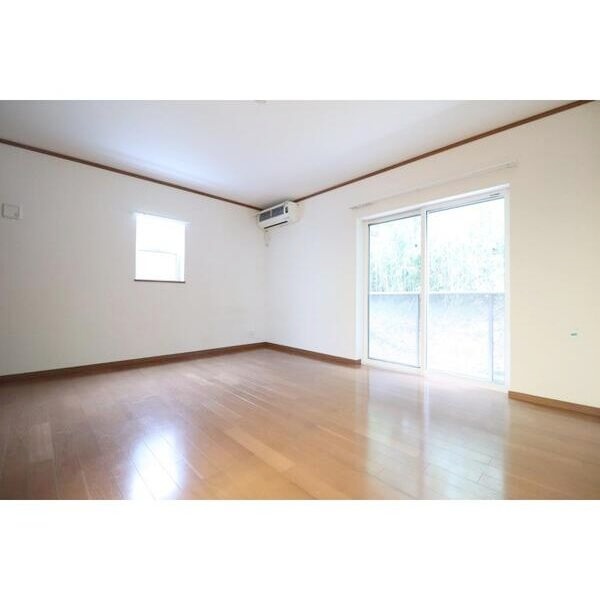 居室・リビング　広々10帖♪日当たり良好南向き・2面採光