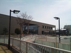 図書館　知立市立図書館（図書館）まで750m