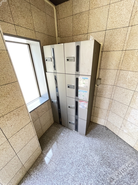 エントランス　便利な宅配ボックスを完備