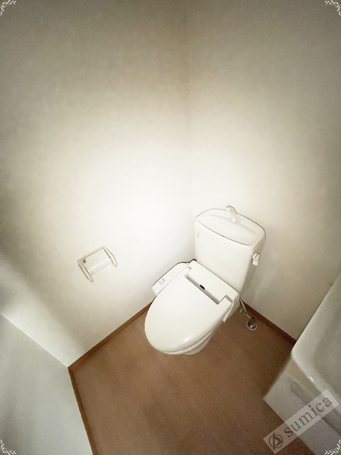 トイレ　温水洗浄便座付き