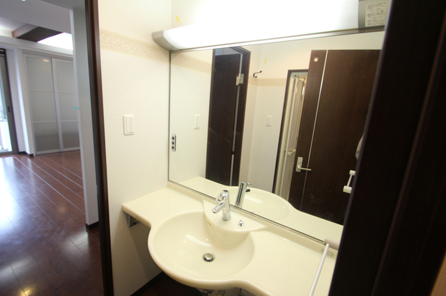洗面設備　※別室の参考写真です。