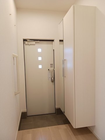 玄関　収納もある玄関です