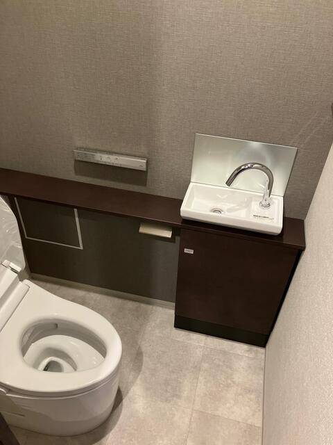 トイレ　温水洗浄便座機能です