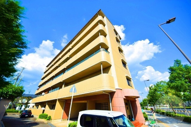 建物外観　エレベーター、オートロック付きのマンションです。