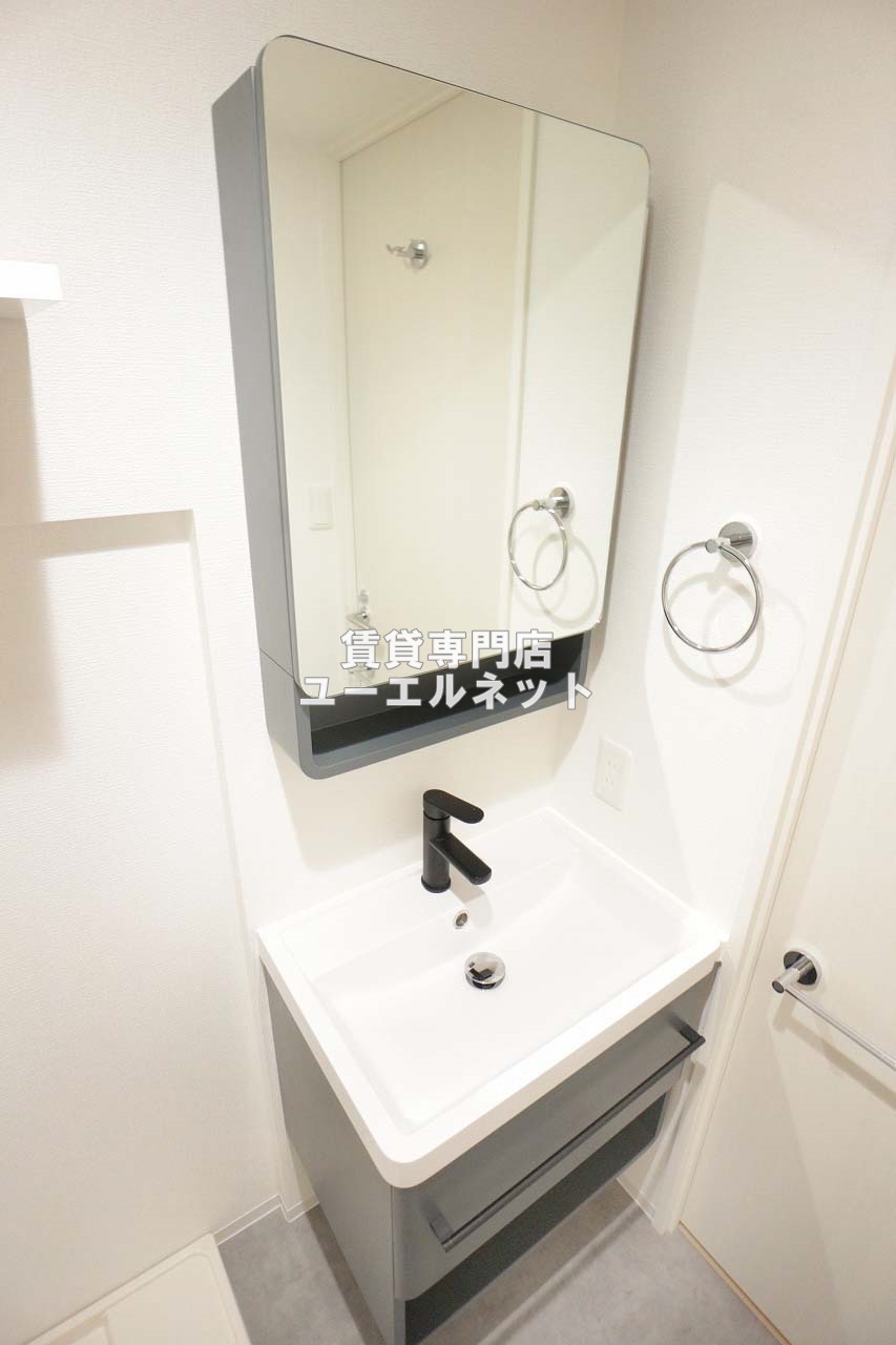 洗面設備　清潔感ある独立洗面台で毎日気持ちよく♪