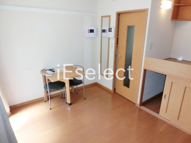 居室・リビング　家具家電付きのお部屋です