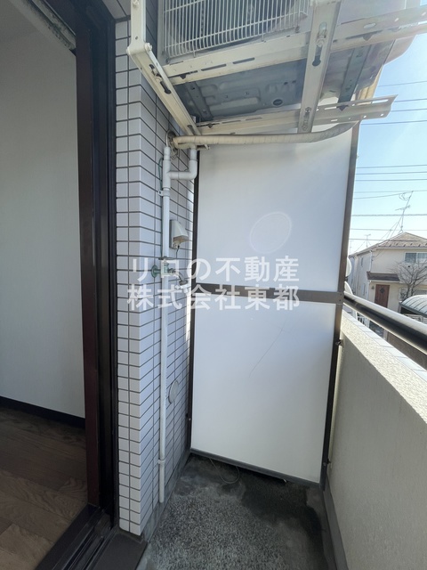 その他　洗濯機置場は振動が気にならない外置きタイプ！